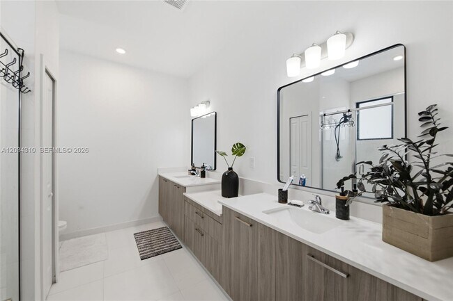 Building Photo - 13630 SW 158th Ave