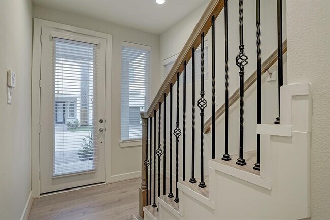Building Photo - 803 Burton Lndg Ln