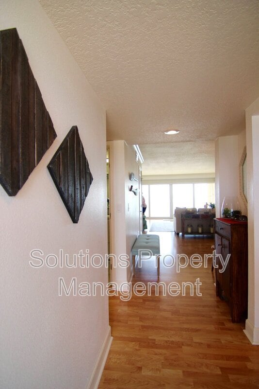 Building Photo - 1095 N Hwy A1A