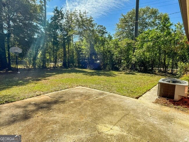 Building Photo - 1831 Tanglewood Rd