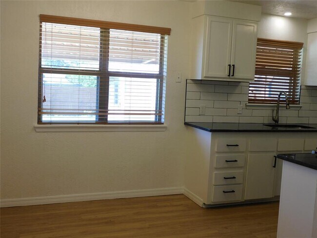 Building Photo - 728 SW 1st St