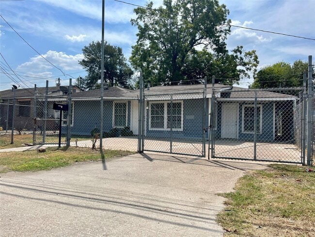 Building Photo - 8308 John St