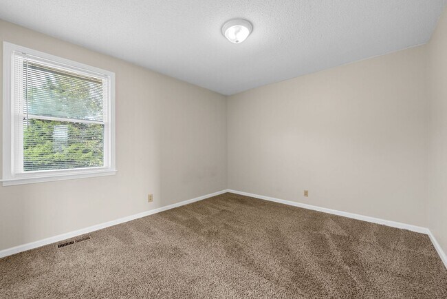 Building Photo - End Unit Ready for You to Call Home