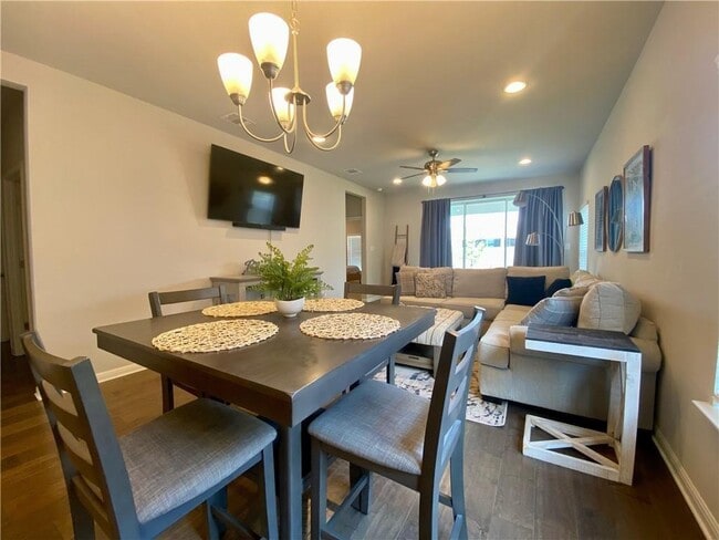 Building Photo - 332 Lacey Oak Lp