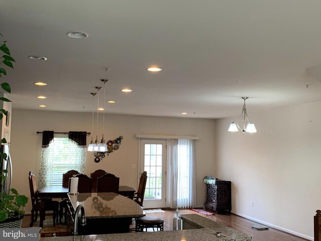 Building Photo - 9448 Ballard Green Dr