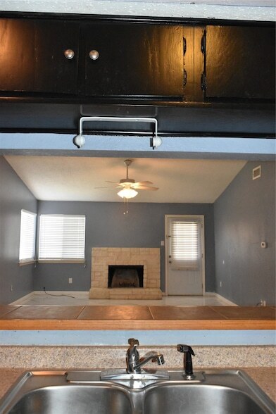 Building Photo - 2014 High Bluff Dr