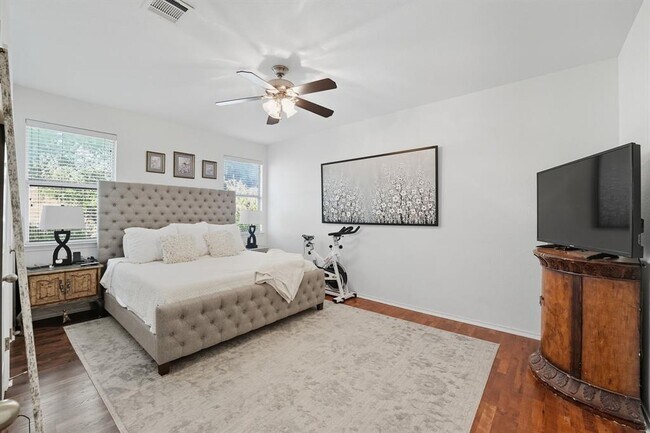 Building Photo - 305 Olmos Dr