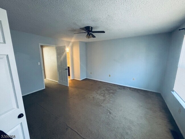 Building Photo - 34 Colleen Ct