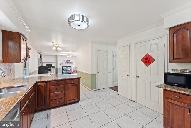 Building Photo - 8000 Sandburg Ct