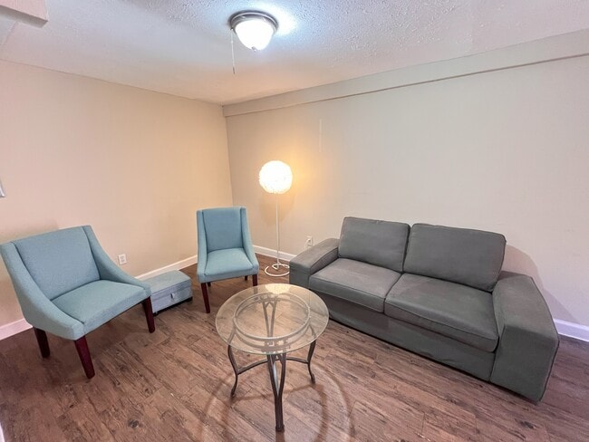 Building Photo - 4704 Chenevert St