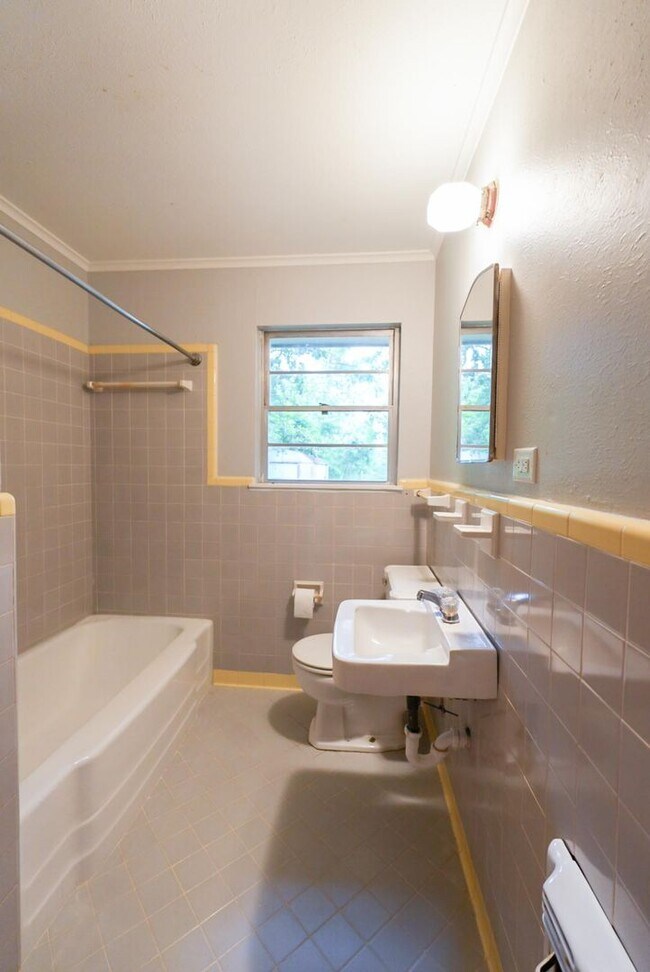 Building Photo - Large 3-Bed, 1-Bath Home on Anderson Island – Newly Remodeled!