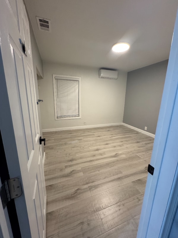 Building Photo - 1313 W 4th St