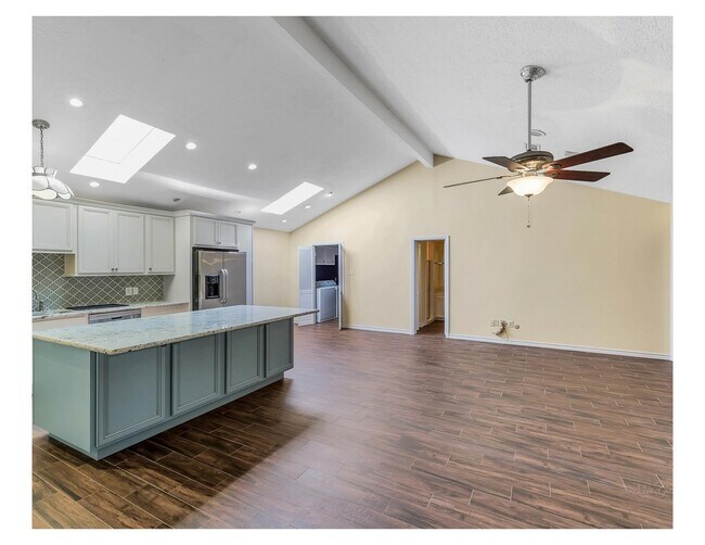 Building Photo - 13902 Paradise Valley Dr