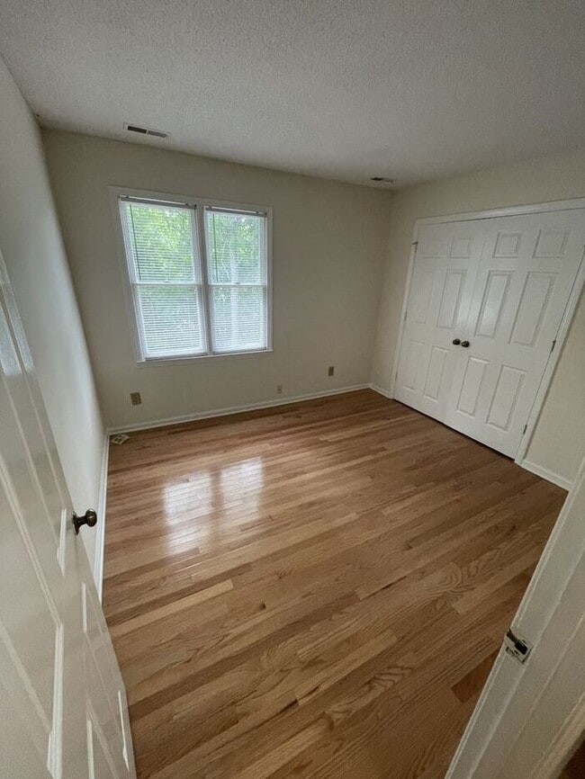 Building Photo - Townhome For Rent