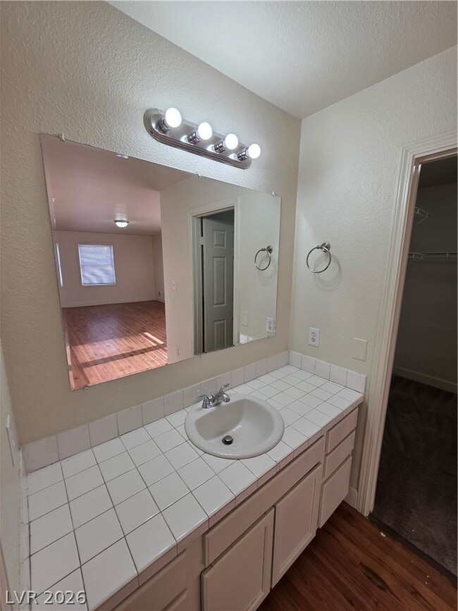 Building Photo - 1590 Mustang Dr