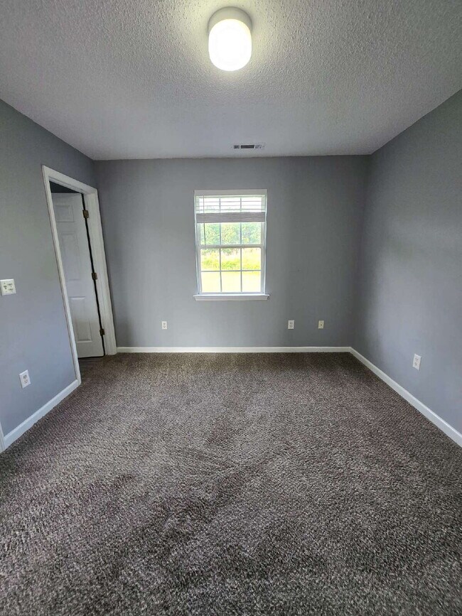 Building Photo - Fenced in 4 Bed /2 Bath House in Ringgold