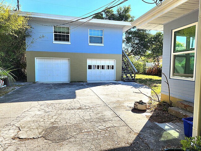 Building Photo - Updated 3-bedroom, 2-bath home