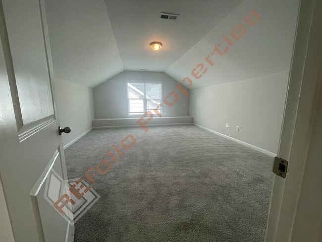 Building Photo - Beautiful 4BD 2.5BA Home w/Primary Suite o...