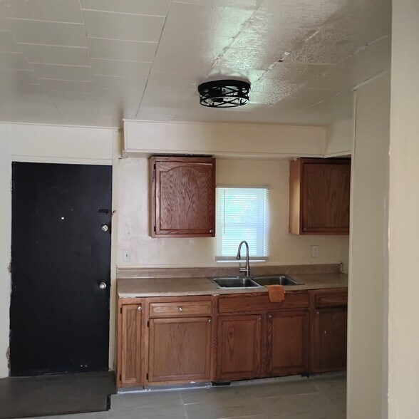 Building Photo - 786 Goodlow Ave