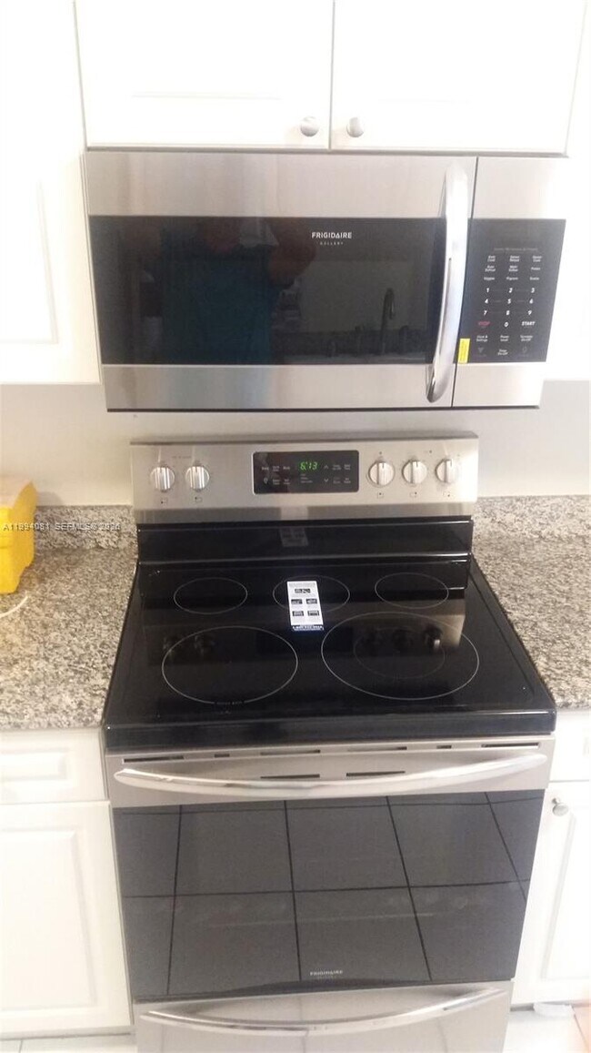 Building Photo - 17275 Collins Ave