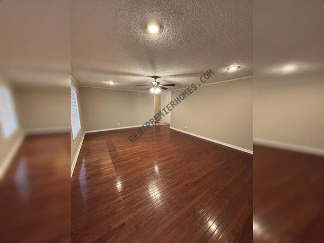 Building Photo - 322 E Lee Ave