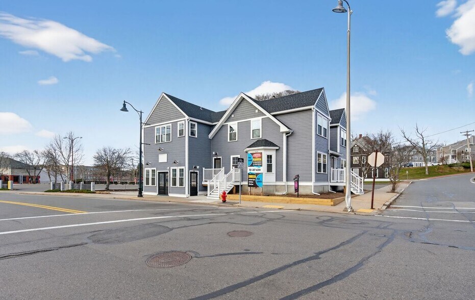 Building Photo - 371 Cabot St