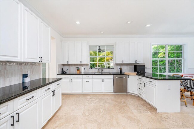 Building Photo - 760 Glenridge Rd