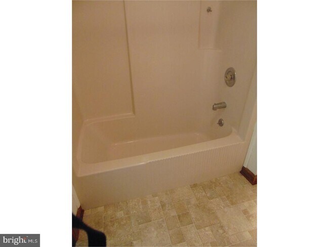 Building Photo - 1175 Osborne Rd