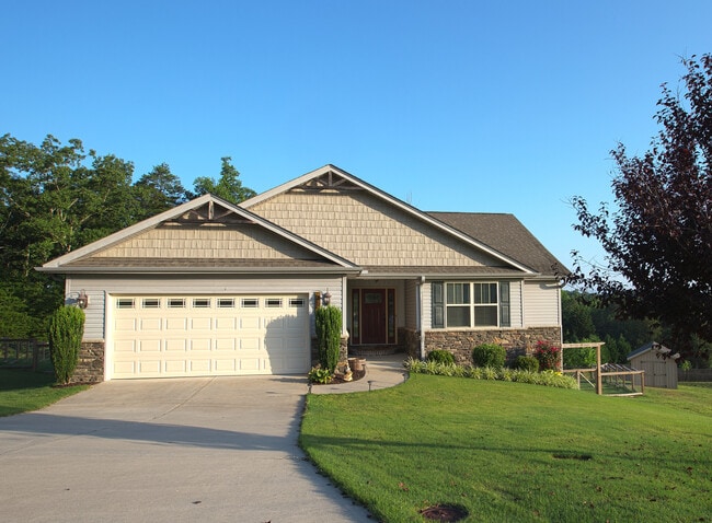 Primary Photo - 210 Jewel Ct