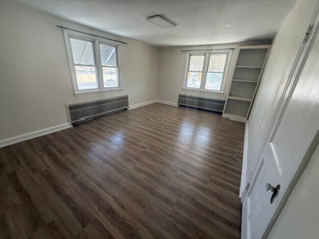 Building Photo - 400 N Springfield Rd