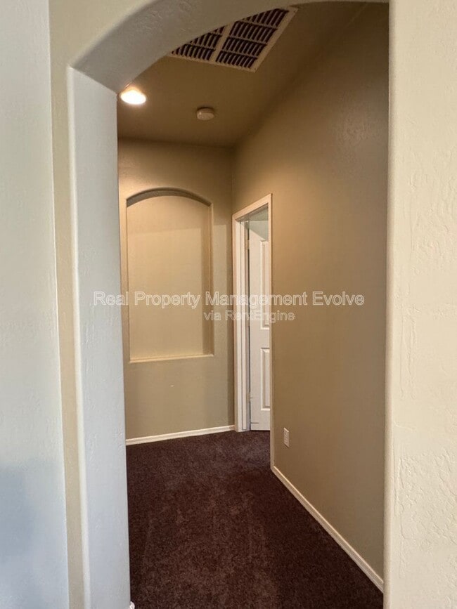 Building Photo - 15440 W Jefferson St