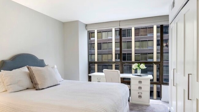 Building Photo - 230 E Ontario St