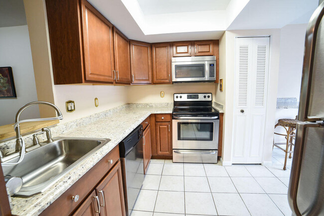Primary Photo - 6625 S Oriole Blvd
