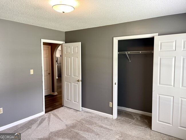 Building Photo - 6619 Saganaw Dr