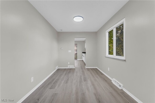 Building Photo - 1392 E 263rd St