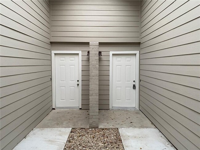 Building Photo - 2408 Burleson Ct