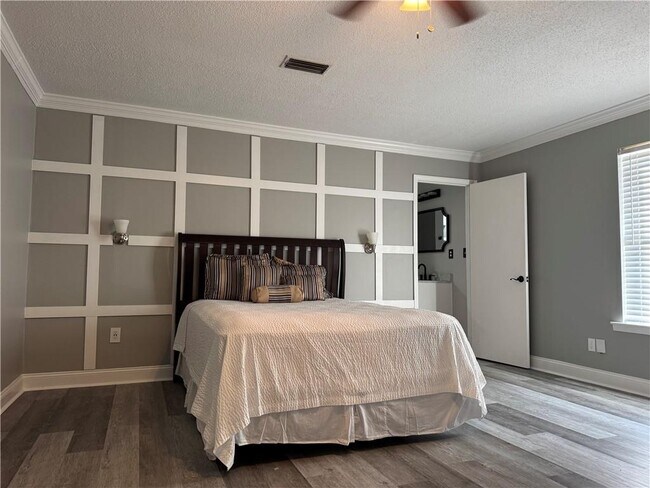 Building Photo - 207 E Maple Ave