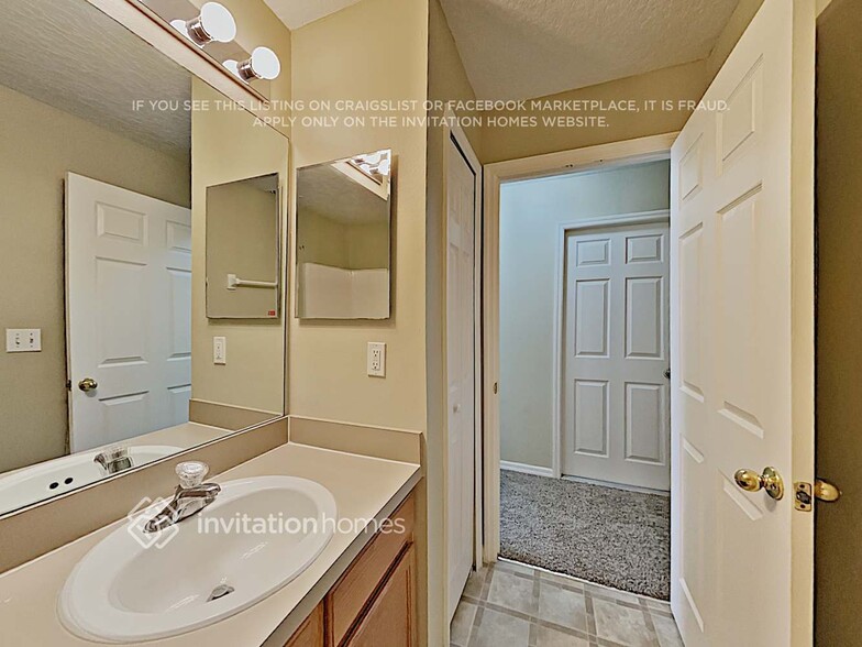 Building Photo - 1040 Lake Charles Dr