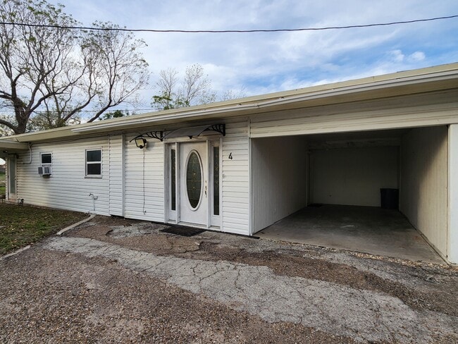 Building Photo - 2600 Countiss Dr