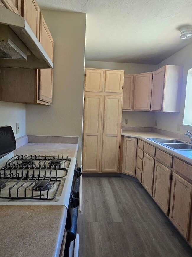 Building Photo - 3 Bedroom in Bloomfield