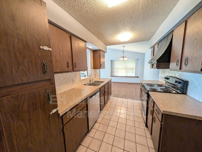 Building Photo - 7323 S Canton Ave