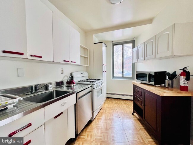 Building Photo - 4200 Cathedral Ave NW