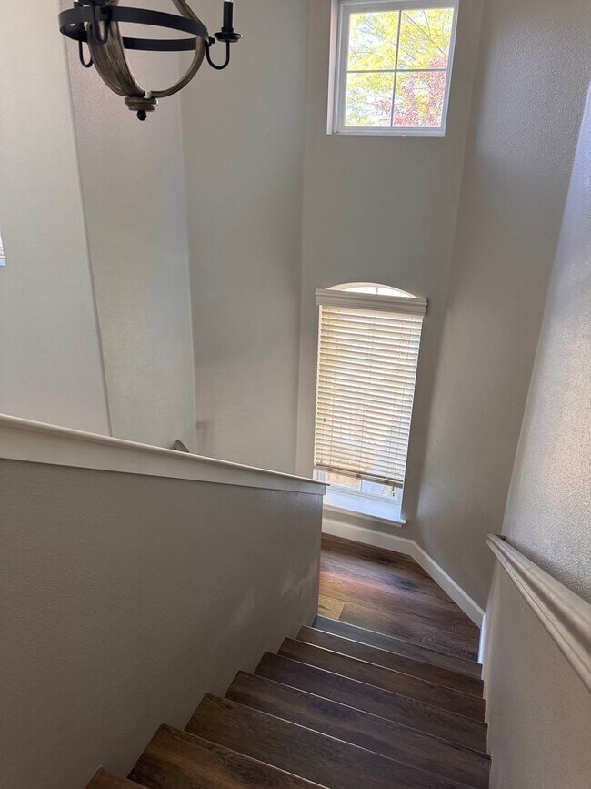 Building Photo - Beautiful single family home