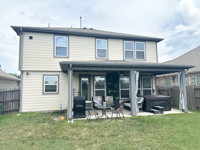 Building Photo - 5027 Hickory Deer Ln