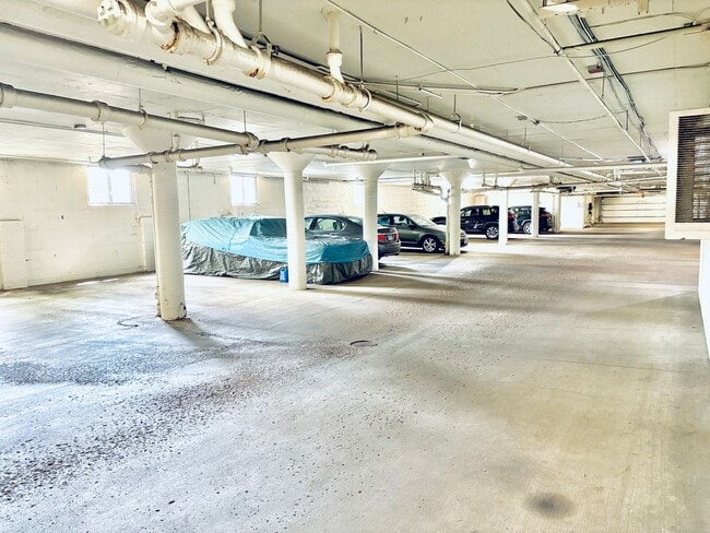 Building Photo - LOCATION LOCATION!  Prime, 1 bed/1 bath Co...