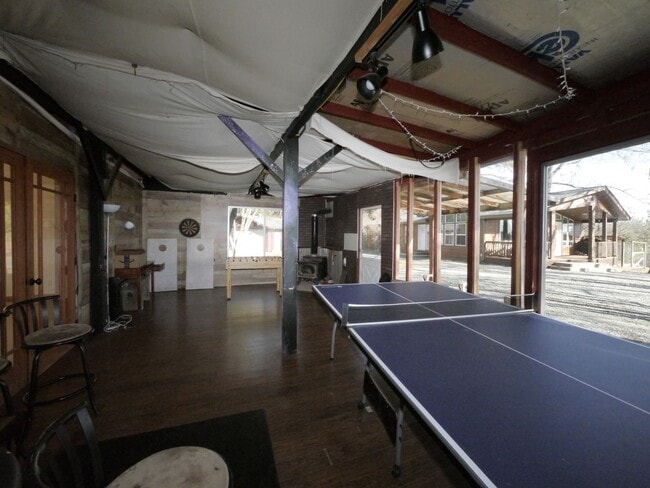 Building Photo - 916 Simpson Rd