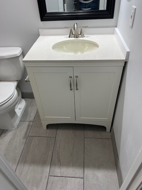 2nd Floor 3/4 Master Bath, Vanity, Counter, Toilet, New Toilet Seat, Exhaust Fan/Light, Pain - 4444 E Belleview St