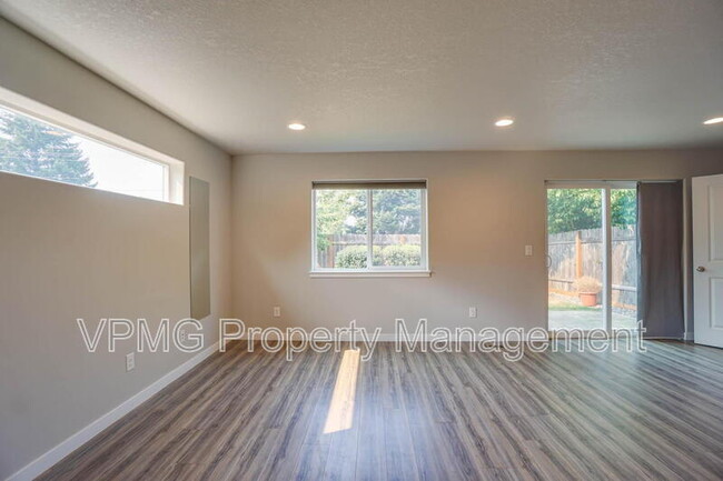 Building Photo - 13602 NE 75th Cir