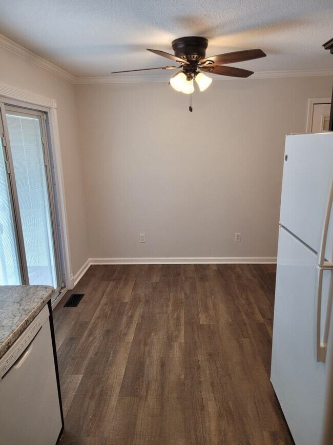 Building Photo - 3 Bedroom 2 Bath Camanche IA 815-275-3632