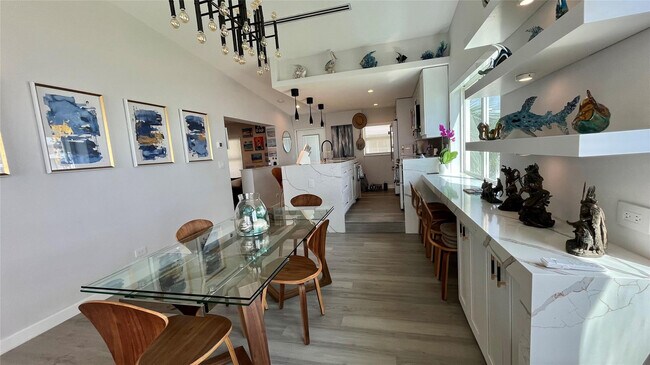 Building Photo - 1041 Hillsboro Mile